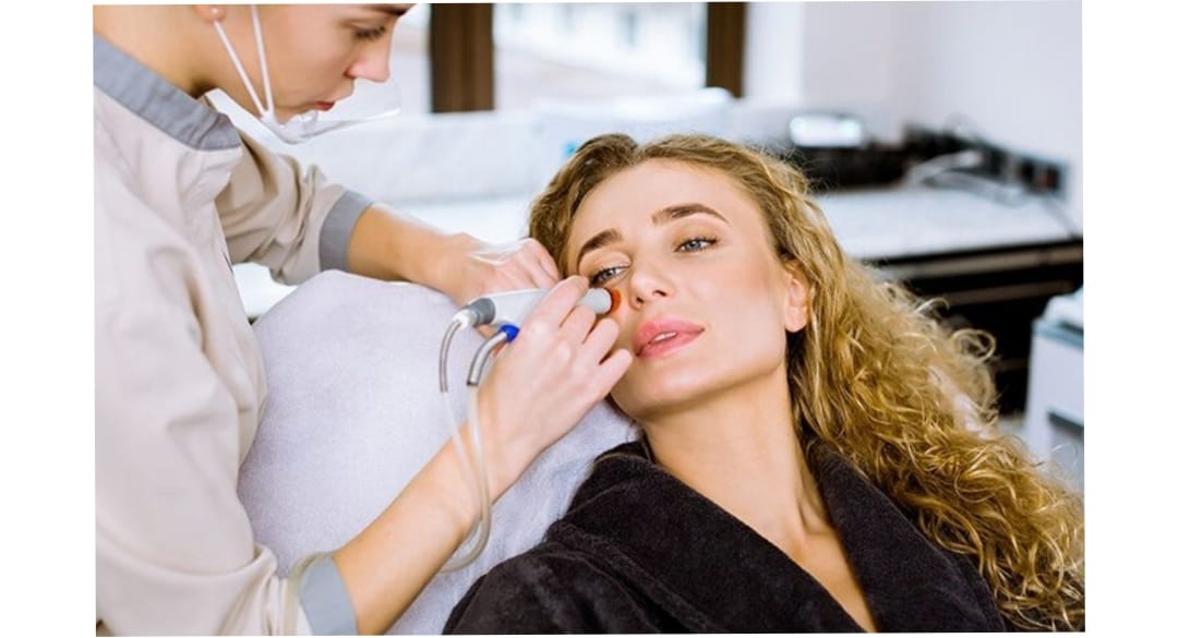 Divas Skin Care - HidraFacial + Extracción de Puntos Negros 